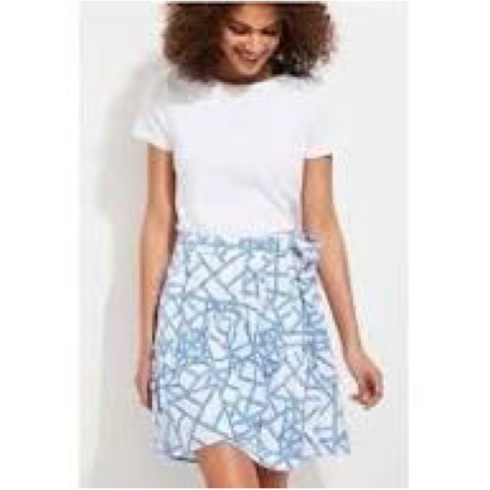 Vineyard Vines White and Blue Abstract Mini Skirt